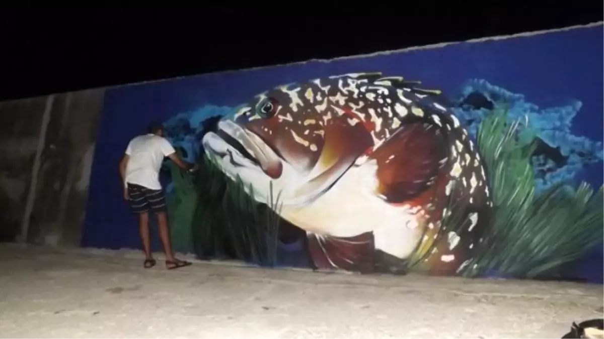 Koruma Altındaki 'Orfoz' Balığı Liman Mendireğine Resmedildi