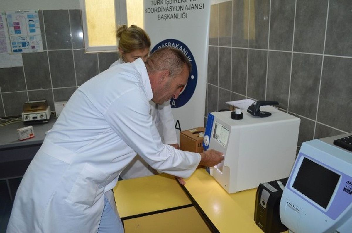 Kosova\'da Dr. Vezir Bajrami Ana Aile Hekimliği Merkezi\'ne Tıbbi Cihaz ve Malzeme Desteği