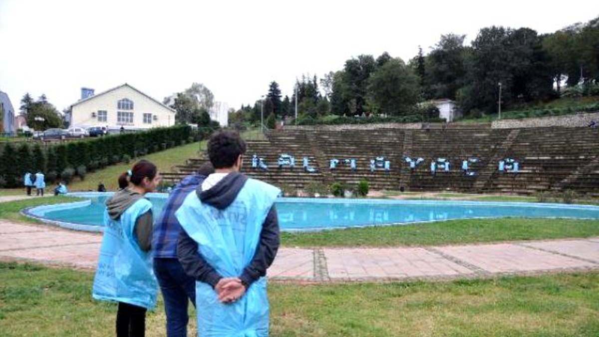 Görüntülü Haber) Ktü\'lü Öğrencilerden Ankara Garı Kurbanlarına Farklı Anma