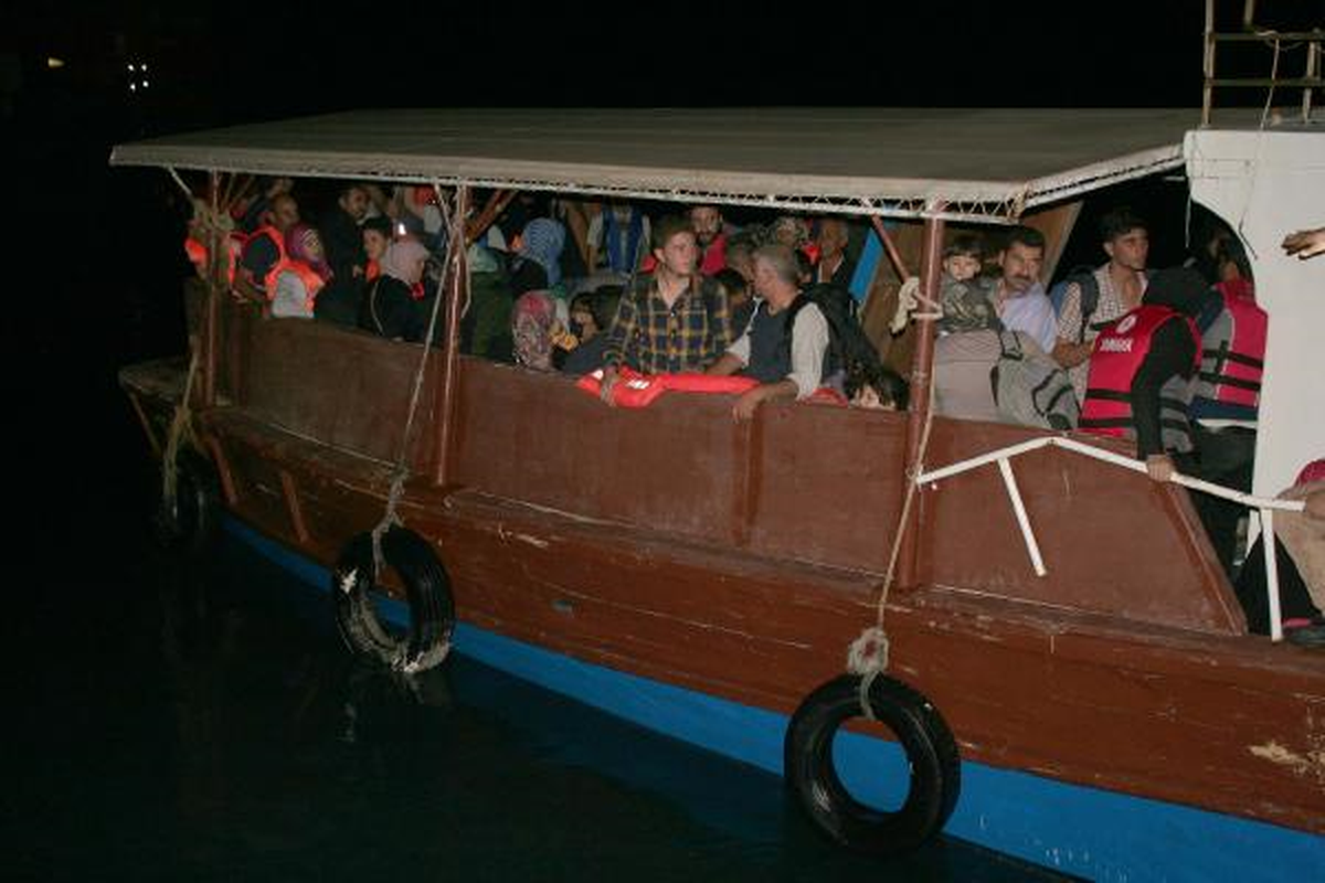 Mersin\'den Kıbrıs\'a Gitmek İsteyen 100 Suriyeli Sığınmacı Yakalandı
