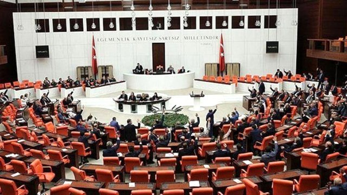 Ohal\'i Üç Ay Uzatan Tezkerenin Genel Kuruldaki Görüşmeleri