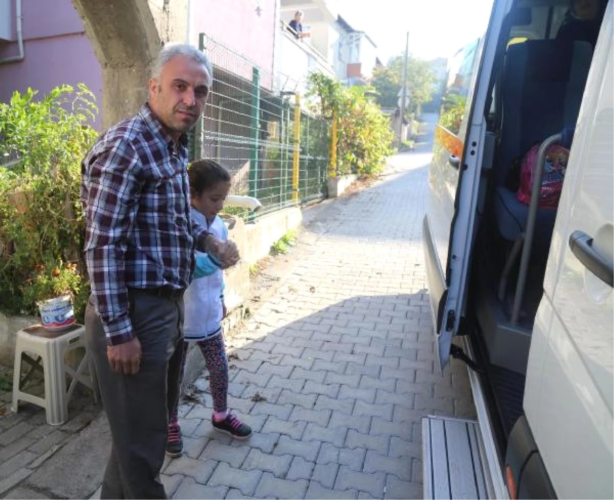 Otizmli Öğrenci, Geç Gelen Servis Yüzünden Okula Geç Kalıyor