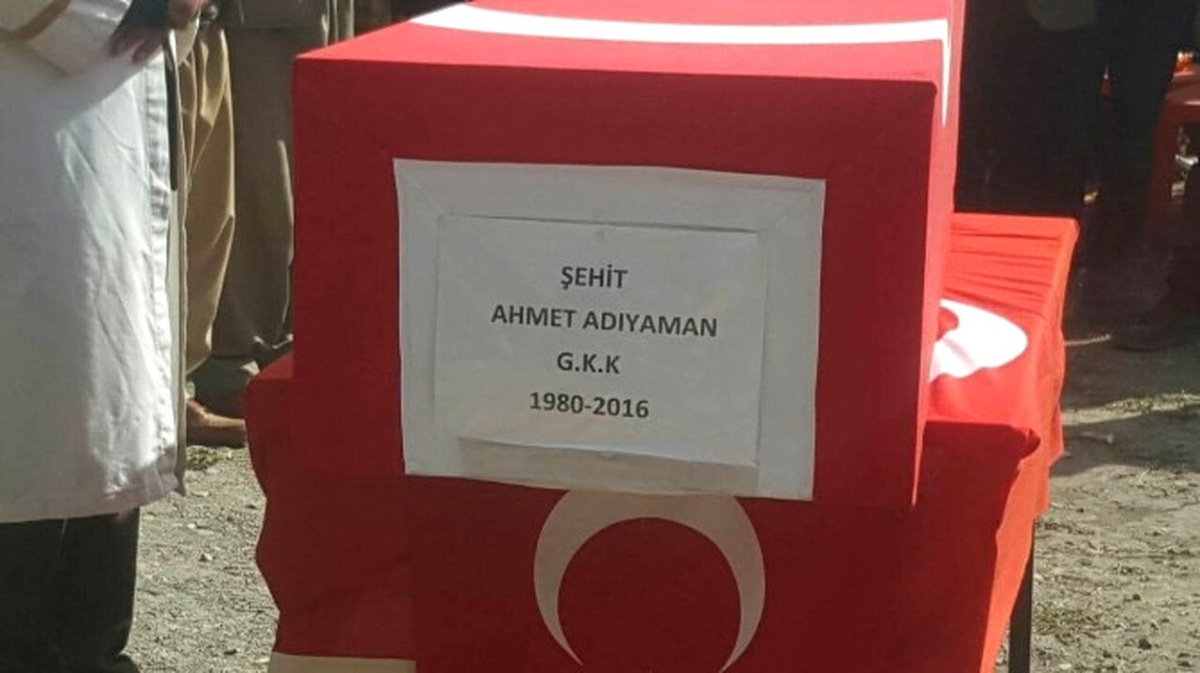 PKK\'lı Teröristlerin Şehit Ettiği Korucu Toprağa Verildi