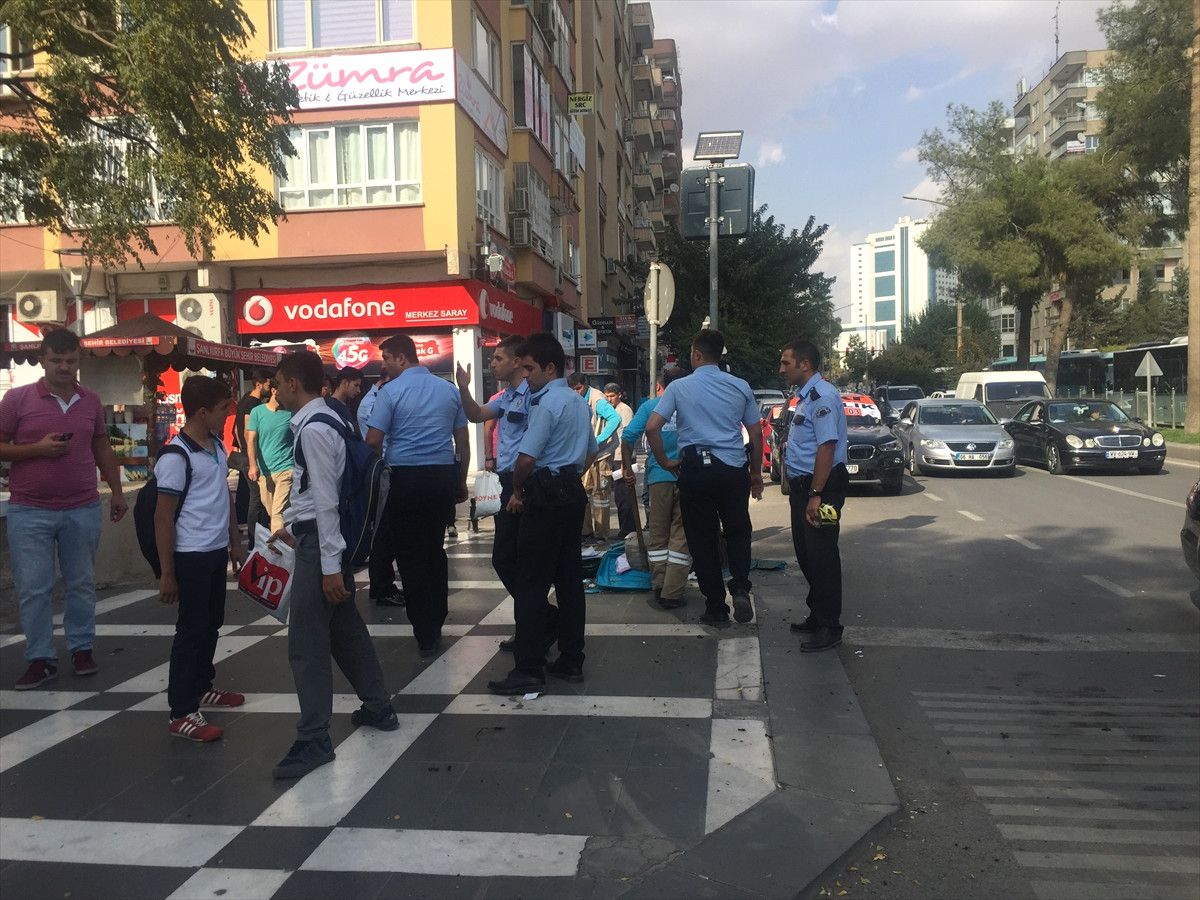 Şanlıurfa\'da Şüpheli Çanta Fünyeyle Patlatıldı