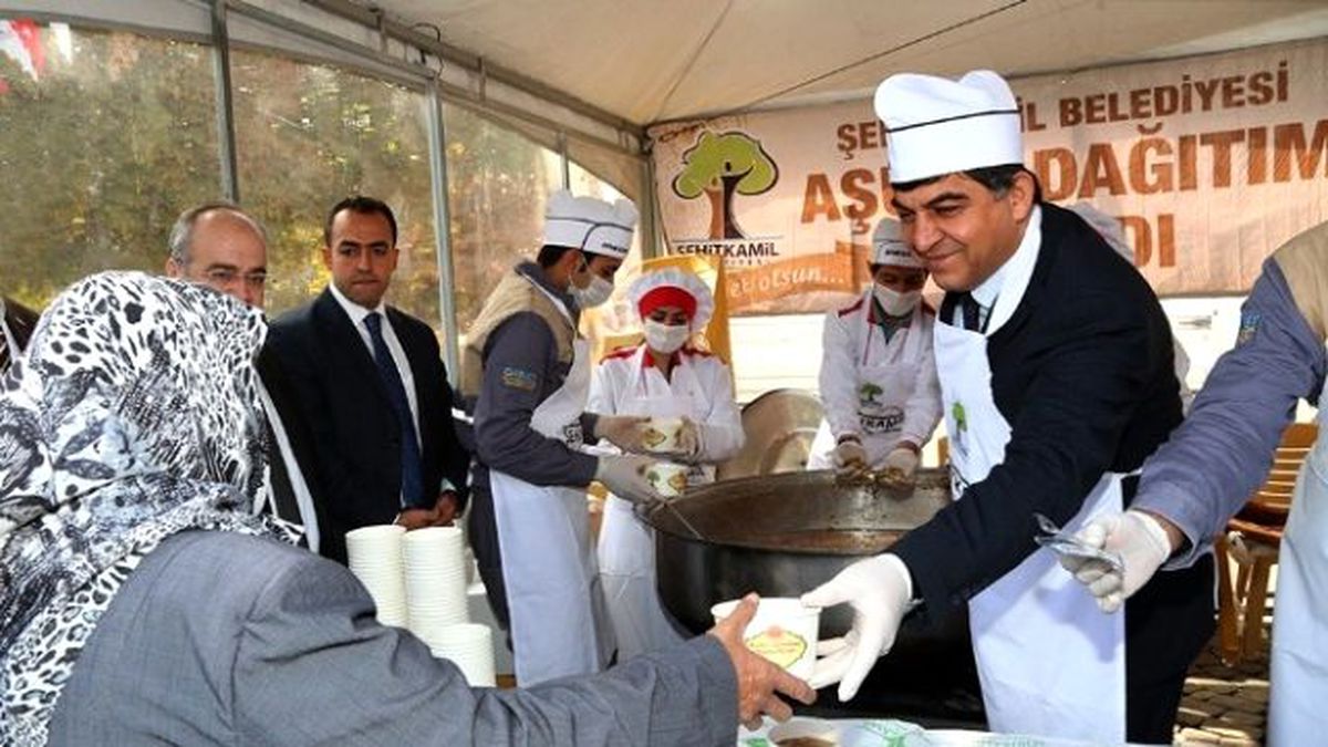 Şehitkamil\'de Aşure İkramı Başladı