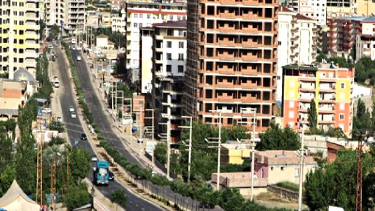 Silvan\'da 27 Mahalle ve Mezrada Yasak