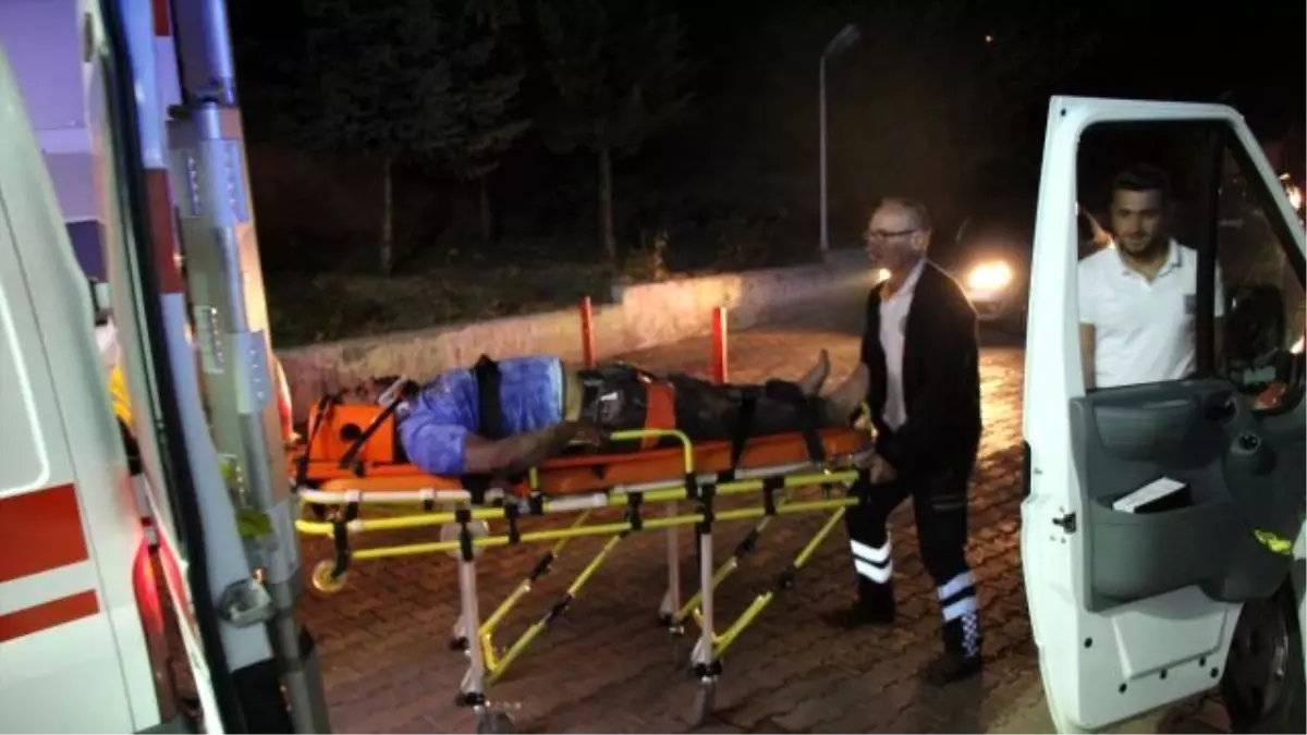 Zara\'da Trafik Kazası: 2 Yaralı