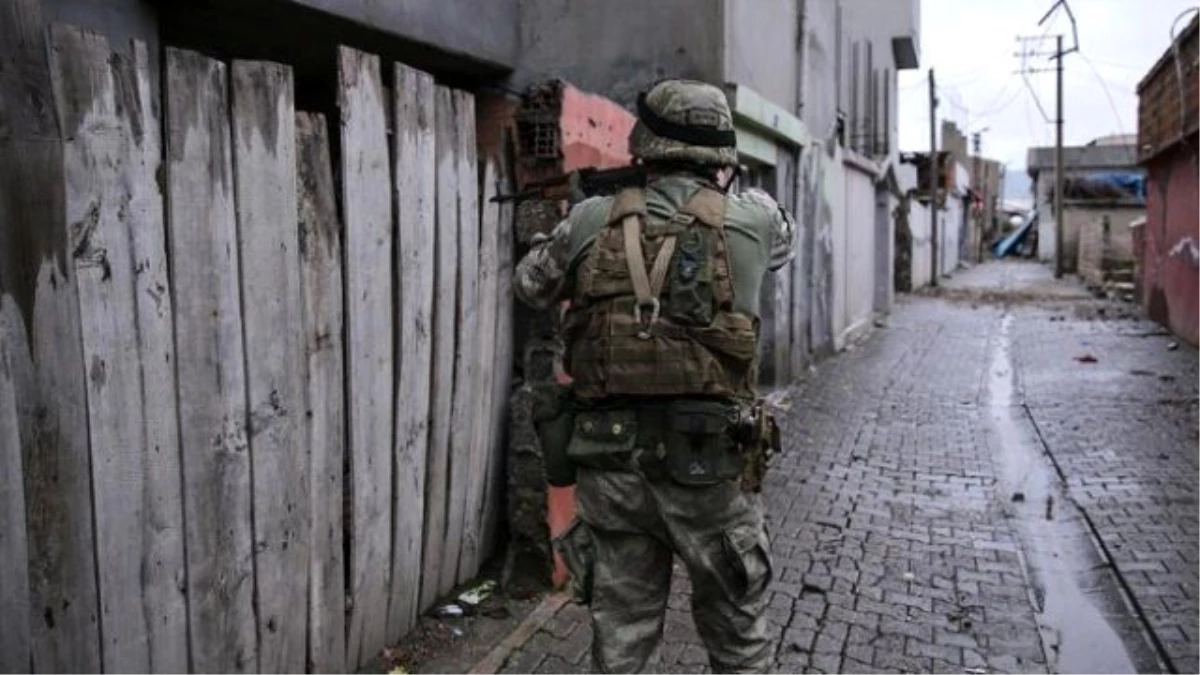 Son Dakika! Cizre'de 2 Canlı Bomba Öldürüldü