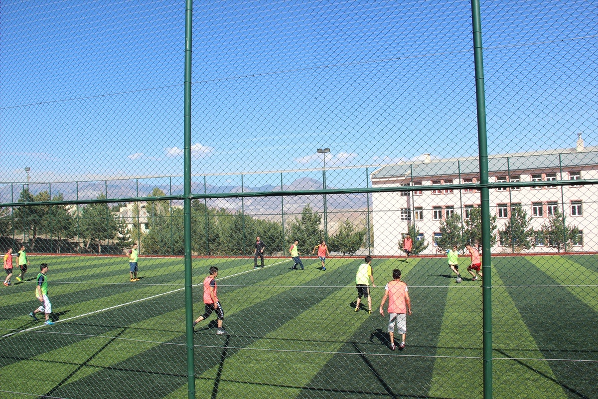 Suşehri\'nde Demokrasi Şehitleri İçin Futbol Turnuvası