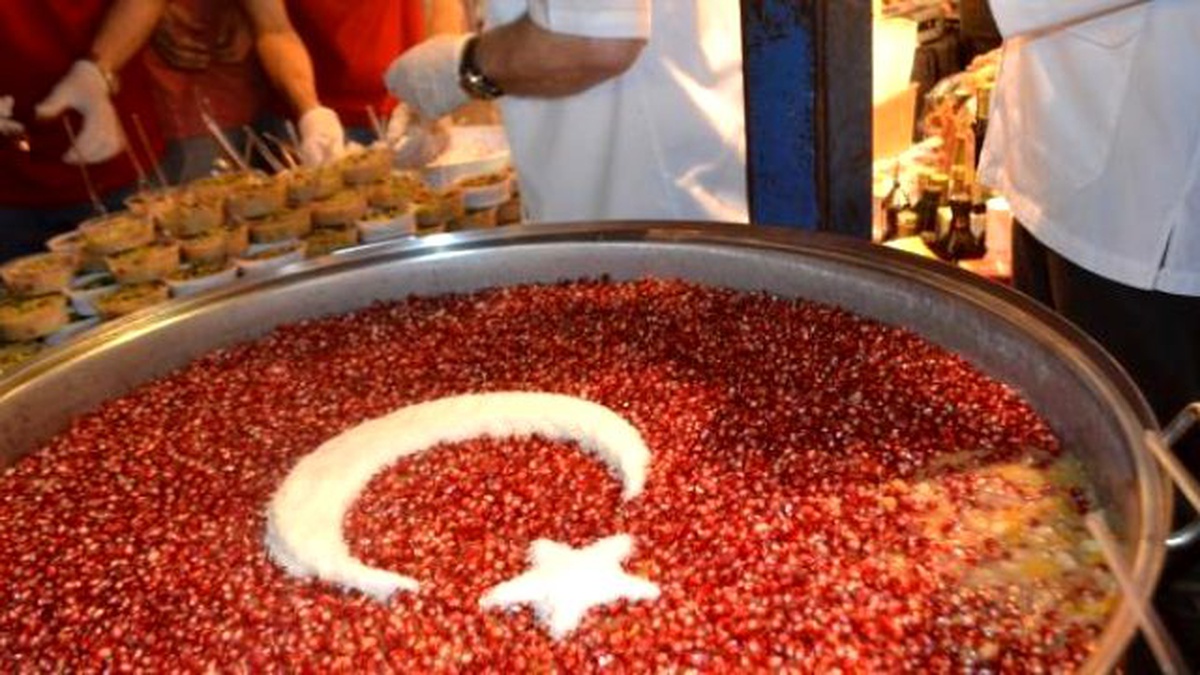 Tarihi Mısır Çarşısı\'nda Aşure İkramı