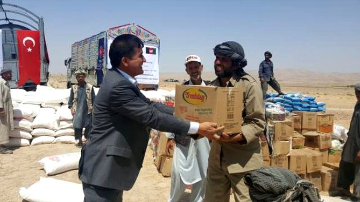 Tika\'dan Afganistan\'da Yerlerinden Edilen Ailelere Yardım