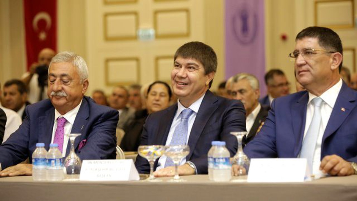 Türel: \'Antalya esnafı ile işbirliği içindeyiz\'