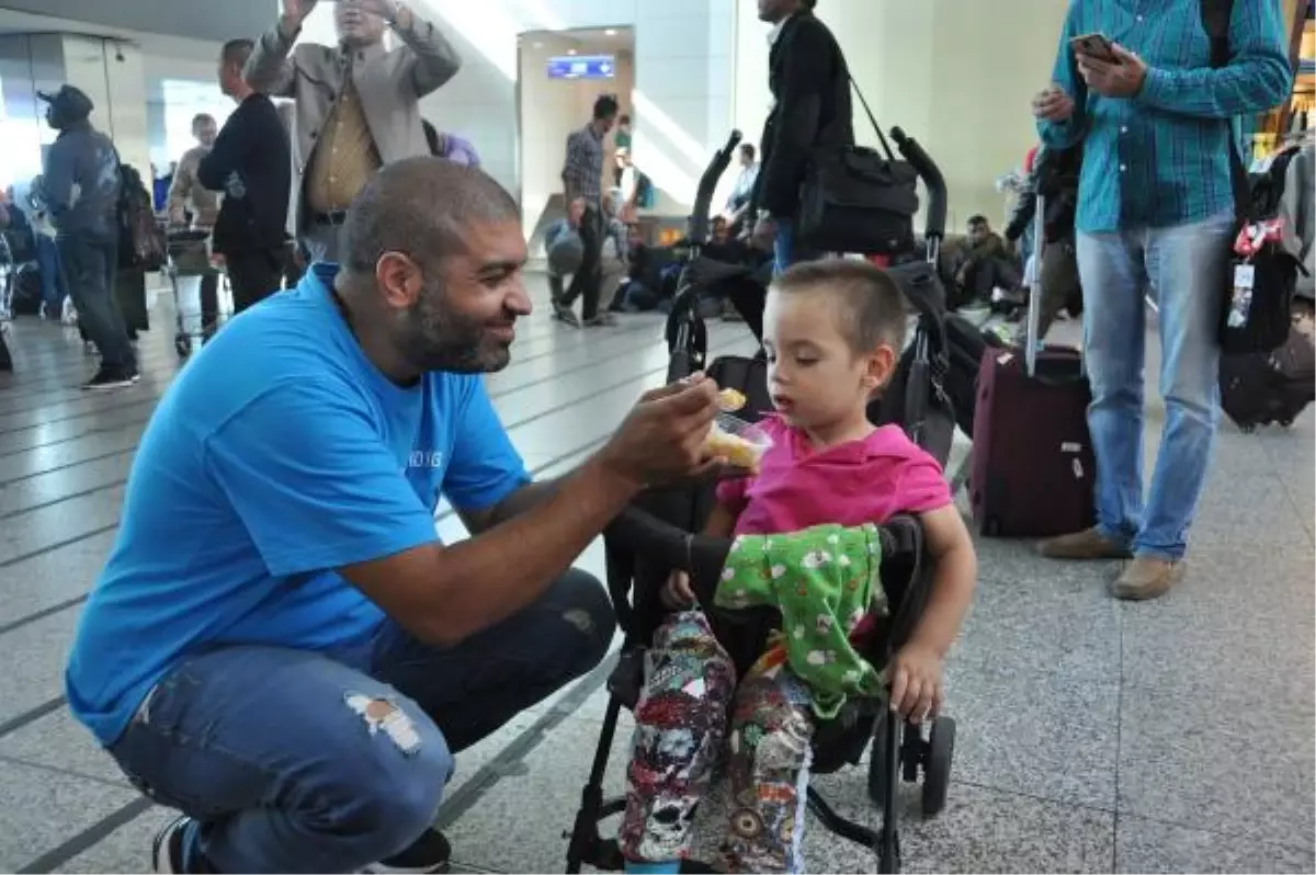 Turistlere Aşure Dağıtıldı