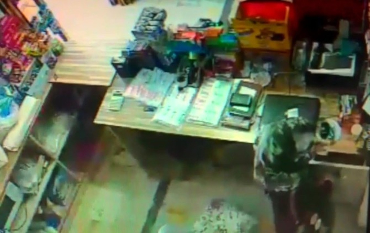 Uşak\'ta Hırsızlık Anları Güvenlik Kameralarına Yansıdı