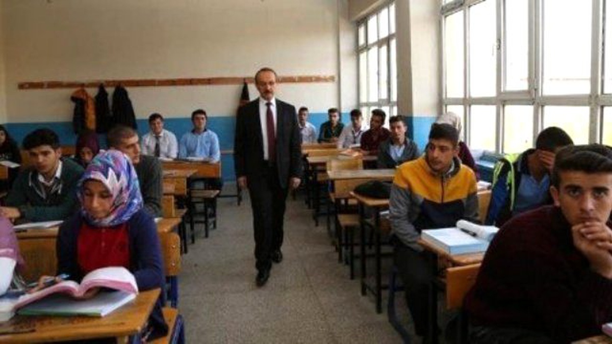 Vali Yavuz Öğrencilerle Bir Araya Geldi