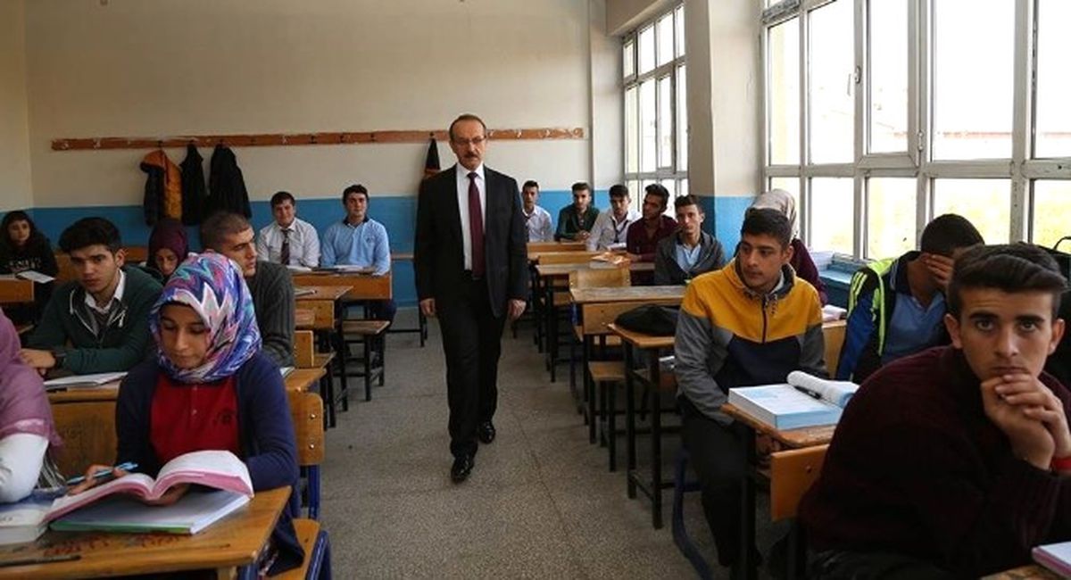 Vali Yavuz Tecrübelerini Öğrencilerle Paylaştı