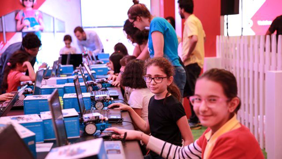 Vodafone Kız Çocuklarını Bilişim ve Teknolojide Kariyere Hazırlıyor
