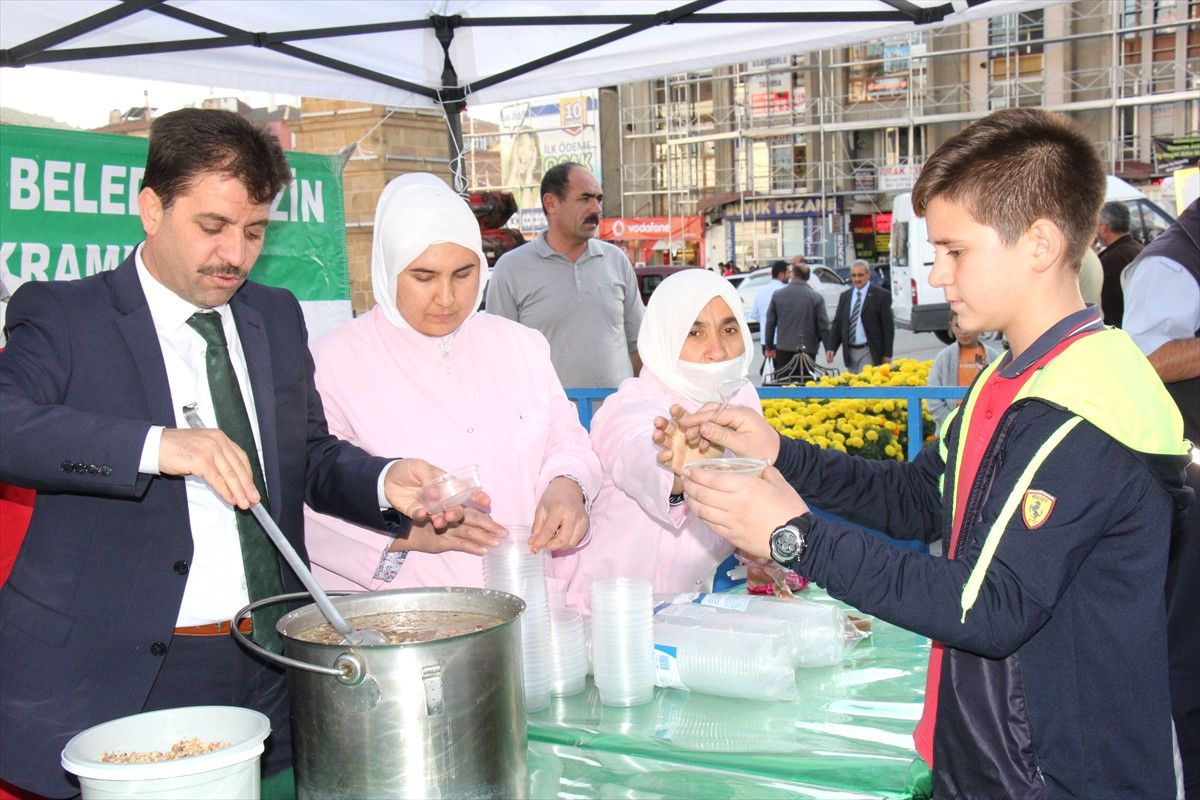 Yozgat Belediyesi Aşure Dağıttı