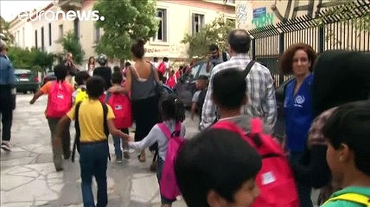 Yunanistan\'da Mülteci Çocuklar İçin İlk Ders Zili
