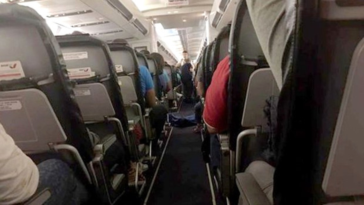 Antalya Moskova Uçağında Bir Yolcu Hayatını Kaybetti