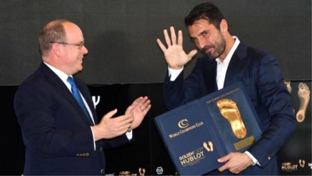 Buffon\'a "Altın Ayak" Ödülü