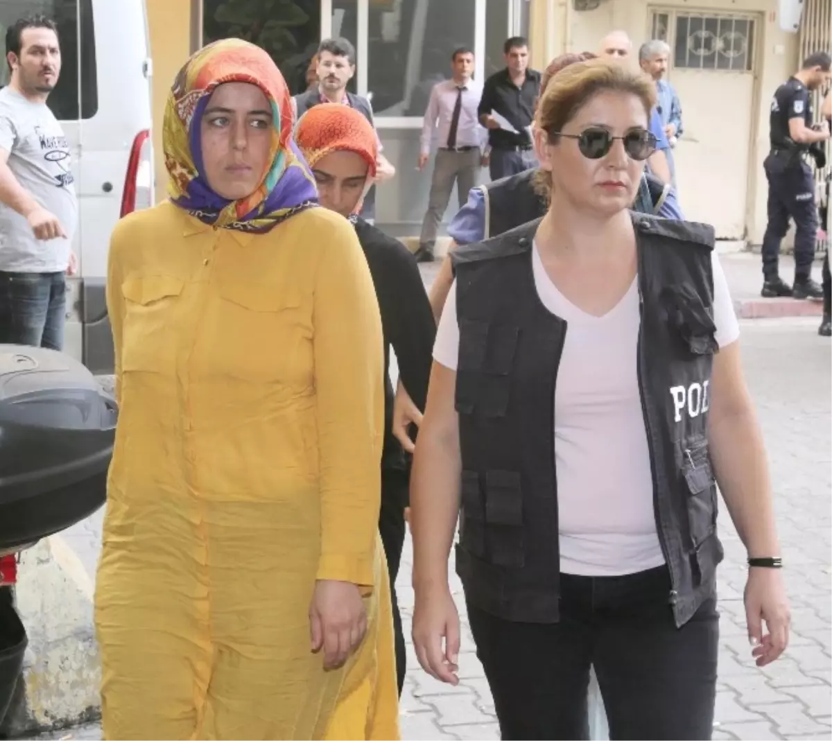 Fetö Operasyonunda Gözaltına Alınan 35 Kişi Adliyeye Sevk Edildi