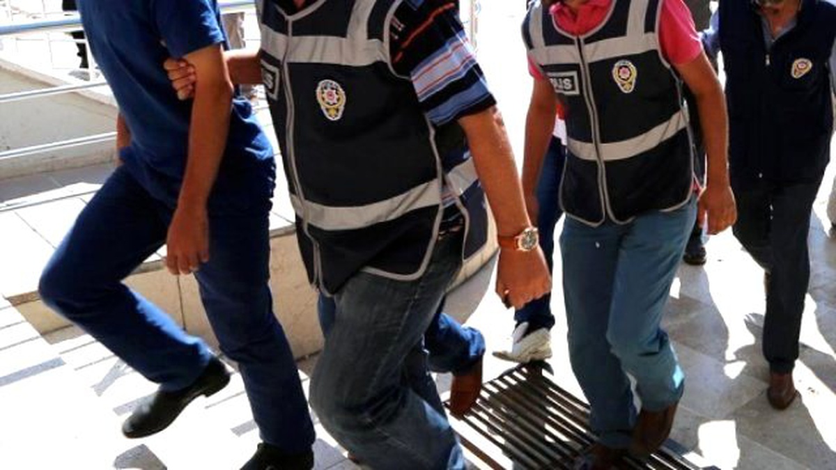 Görüntülü Haber) Adana\'da Fetö/pdy Operasyonu: 5 Gözaltı