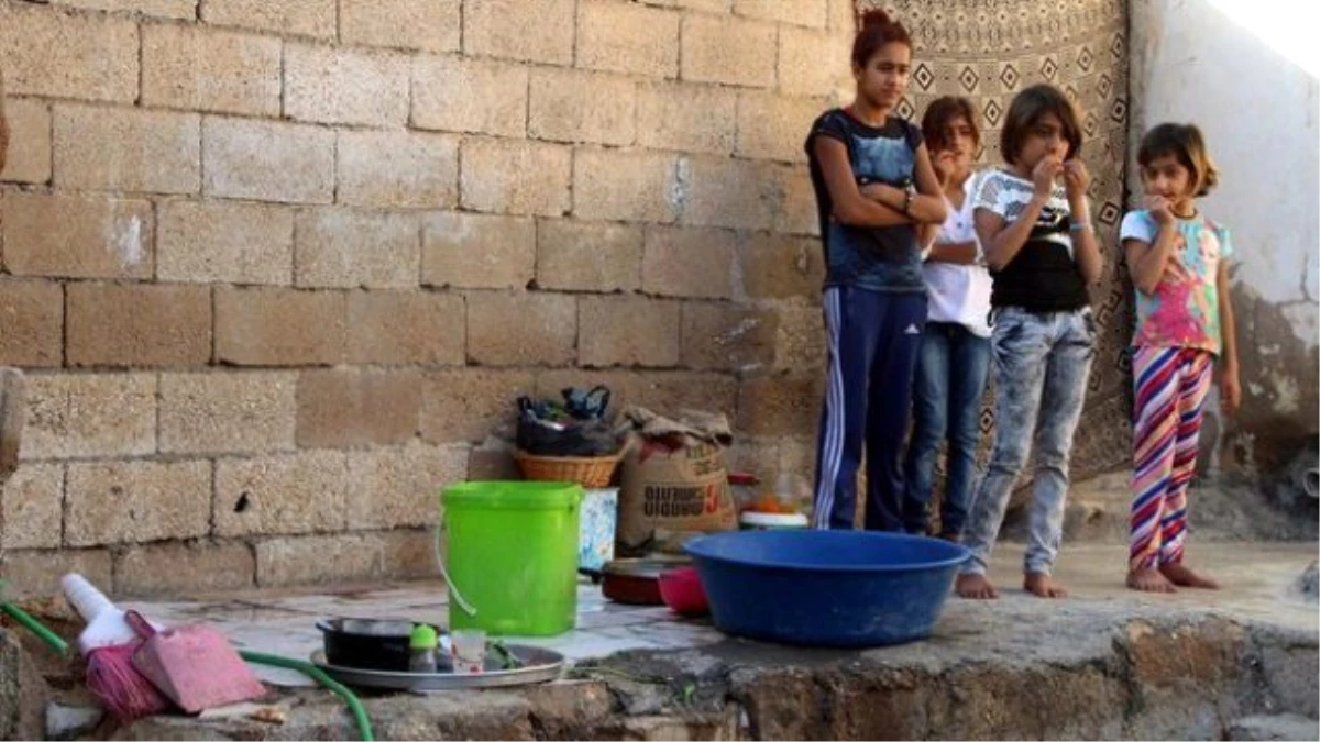 Görüntülü Haber) Nusaybin\'deki Çatışmalarda Evleri Yıkılan 12 Kişilik Kurmaz Ailesinin Dramı