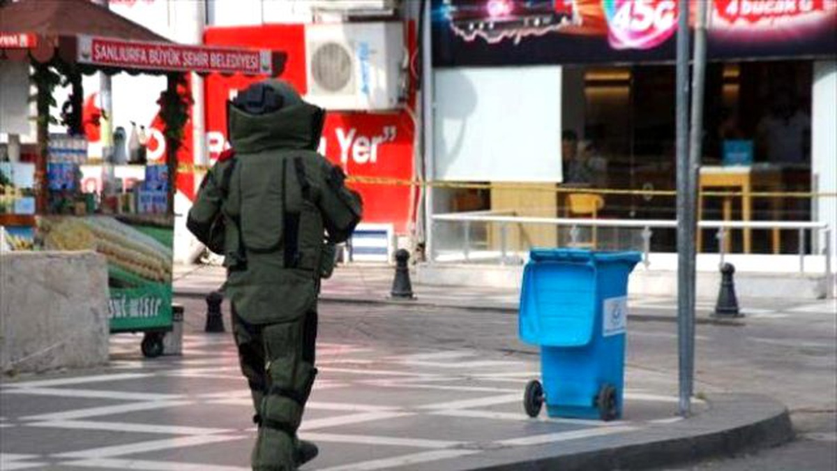 Görüntülü Haber) Şanlıurfa\'da Yolcu Durağında Şüpheli Çanta Paniği