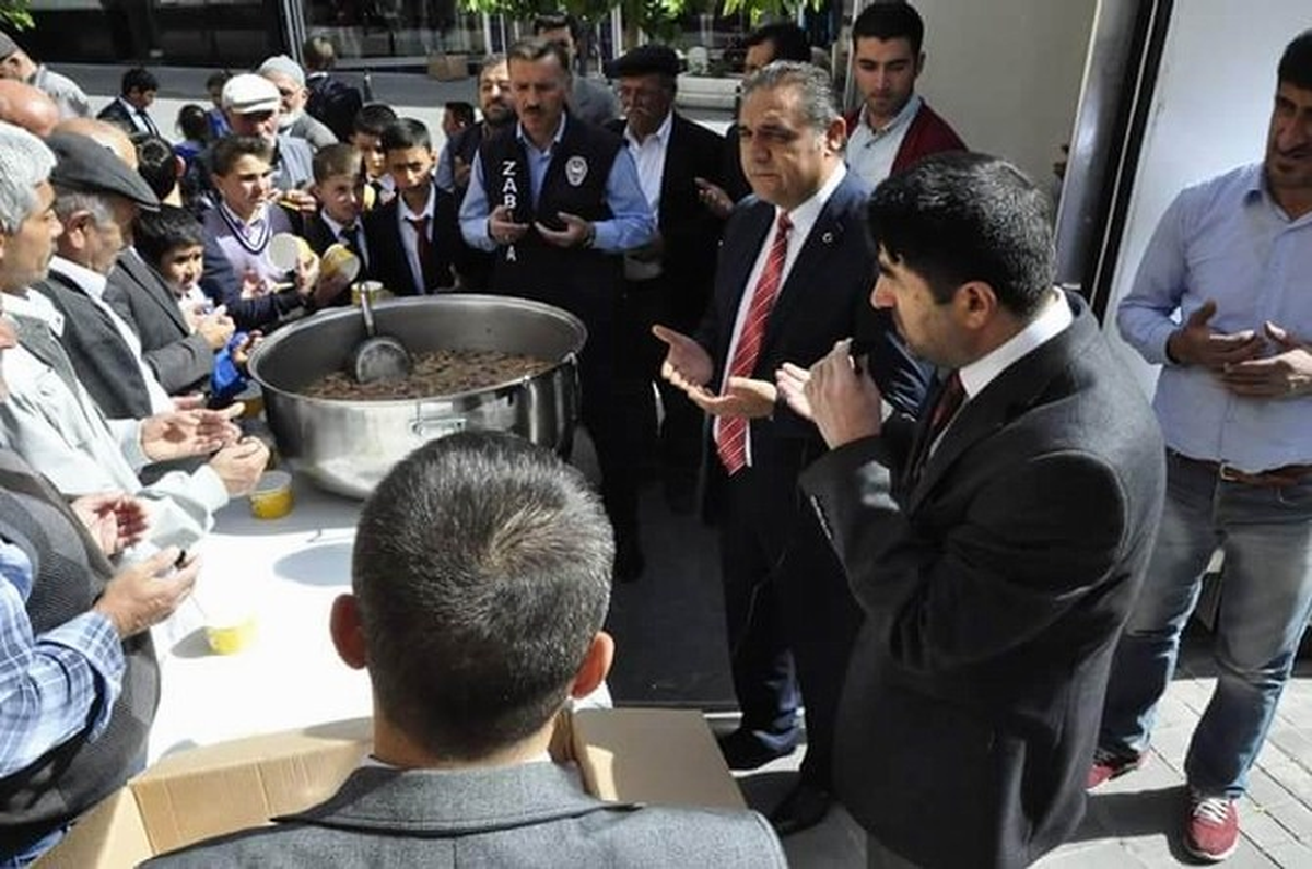 Gürün\'de 3 Bin Kişilik Aşure Dağıtıldı