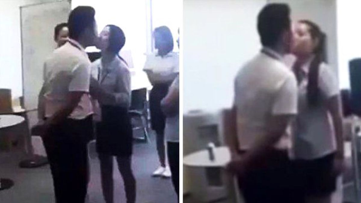 Her Sabah Kadın Çalışanlarına Kendini Öptürüyor