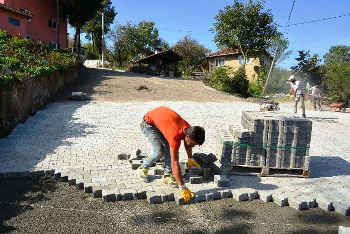 İzmit\'te Parke Çalışmaları Sürüyor