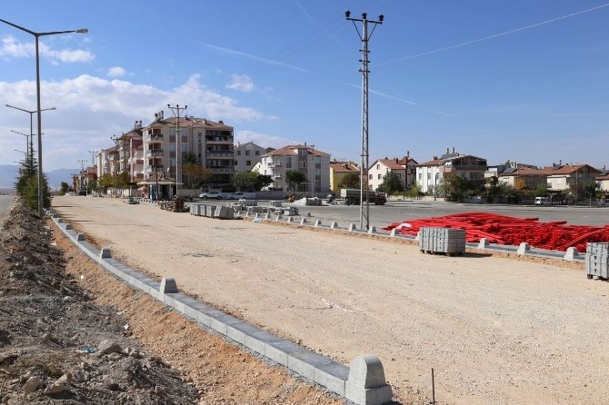 Karaman Belediyesi Alparslan Türkeş Bulvarı\'nda Çalışmalara Devam Ediyor