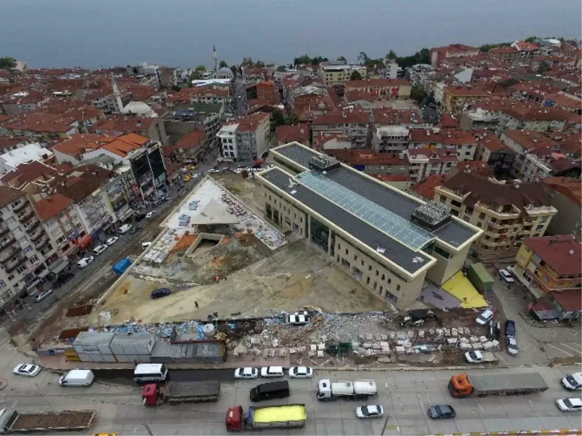 Karamürsel Belediye Binasında Son Çalışmalar Yapılıyor