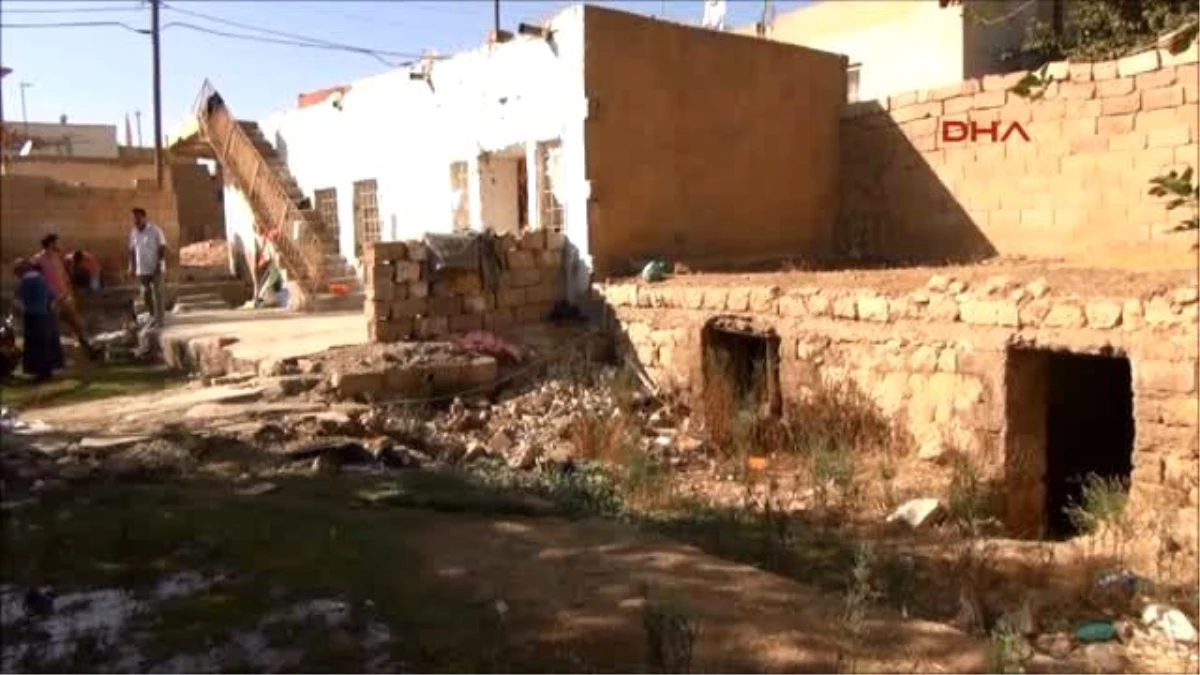 Mardin Nusaybin\'deki Çatışmalarda Evleri Yıkılan 12 Kişilik Kurmaz Ailesinin Dramı