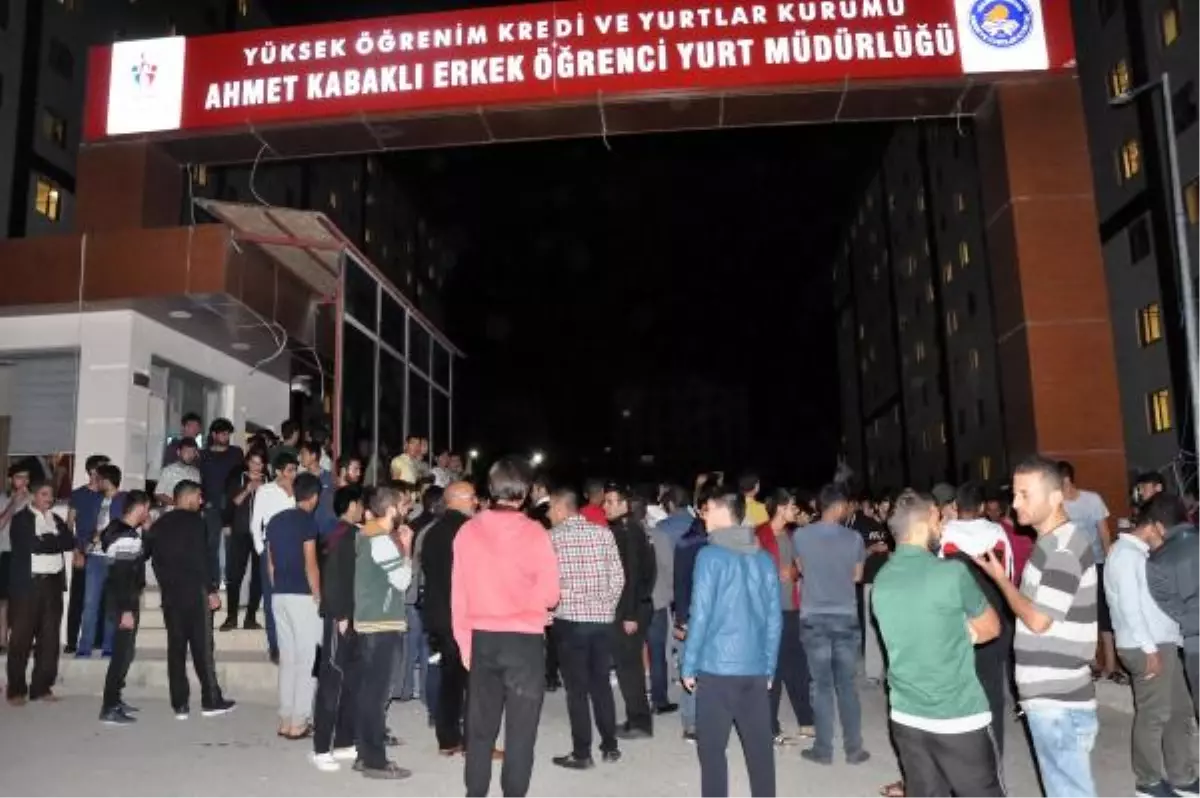 Öğrenciler Yurt Yönetimi Protesto Etti