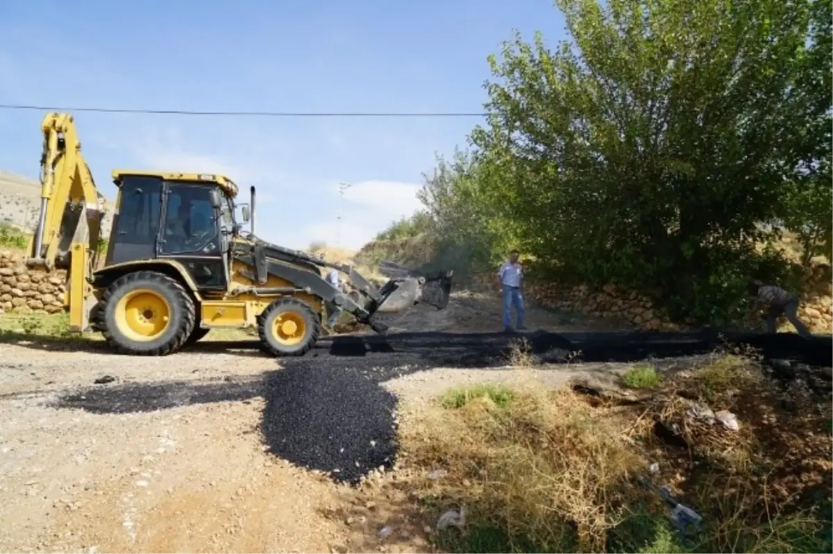 Örenli Mahallesinde Yol Bakım ve Onarım Çalışması Yapılıyor