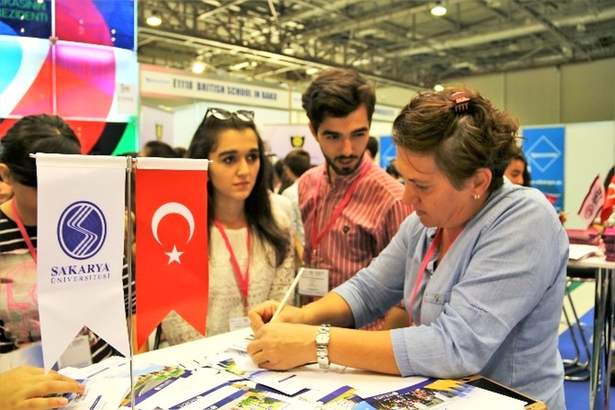 Sakarya Üniversitesi Bakü Eğitim Fuarı\'nın Yıldızı Oldu