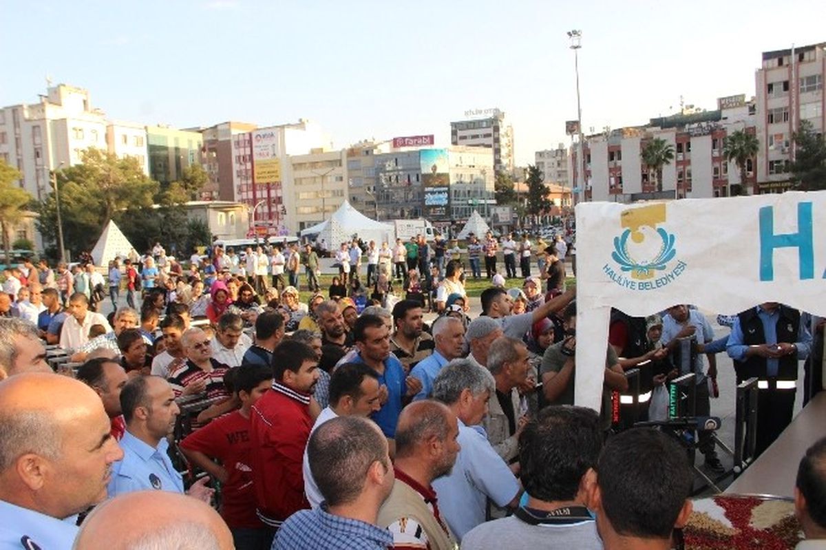 Şanlıurfa\'da 2 Bin Kişiye Aşure İkramı