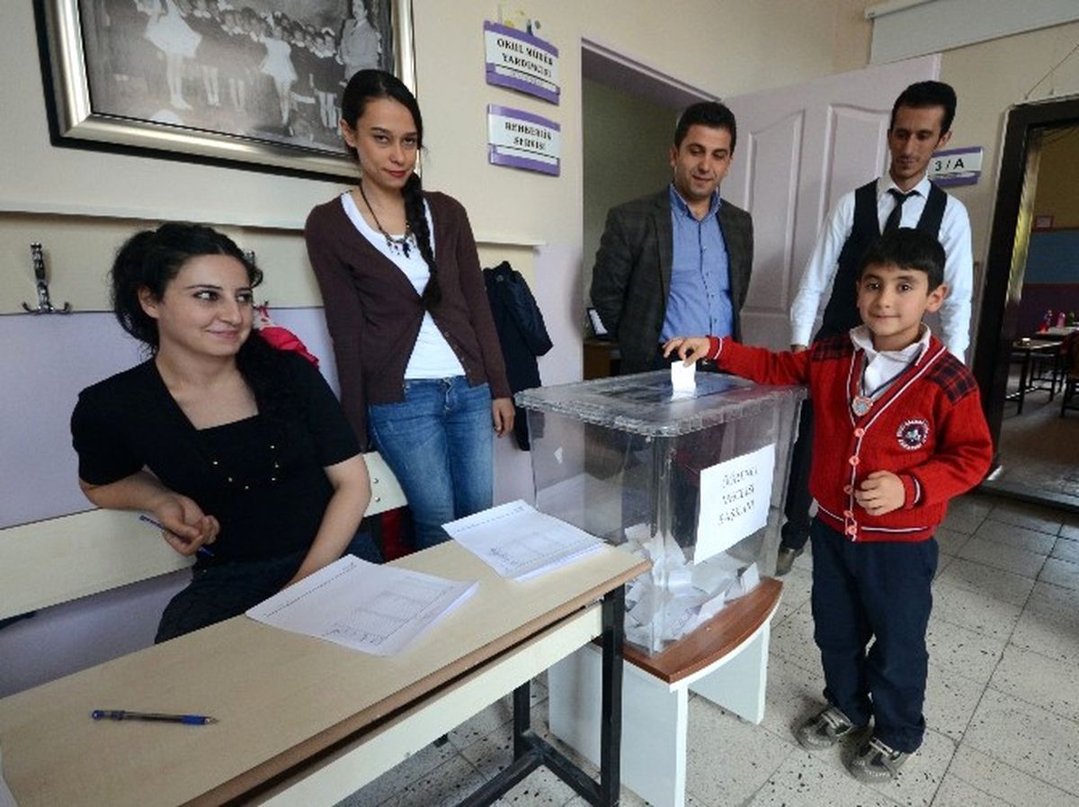 Sarıkamış\'ta Öğrencilerin Seçim Heyecanı