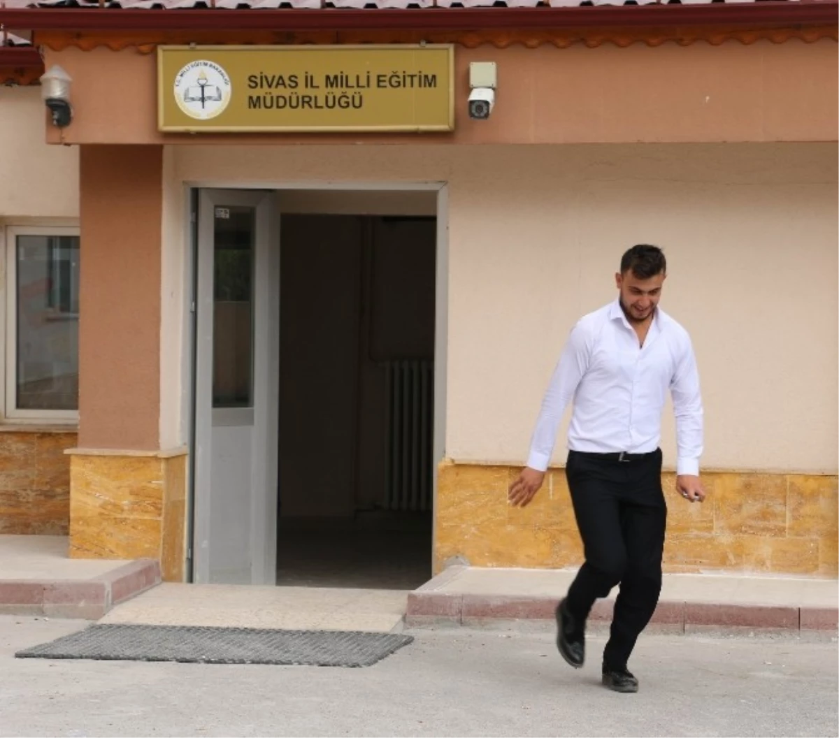 Sivas Milli Eğitim Müdürlüğü\'nde Yangın Tatbikatı Gerçekleştirildi