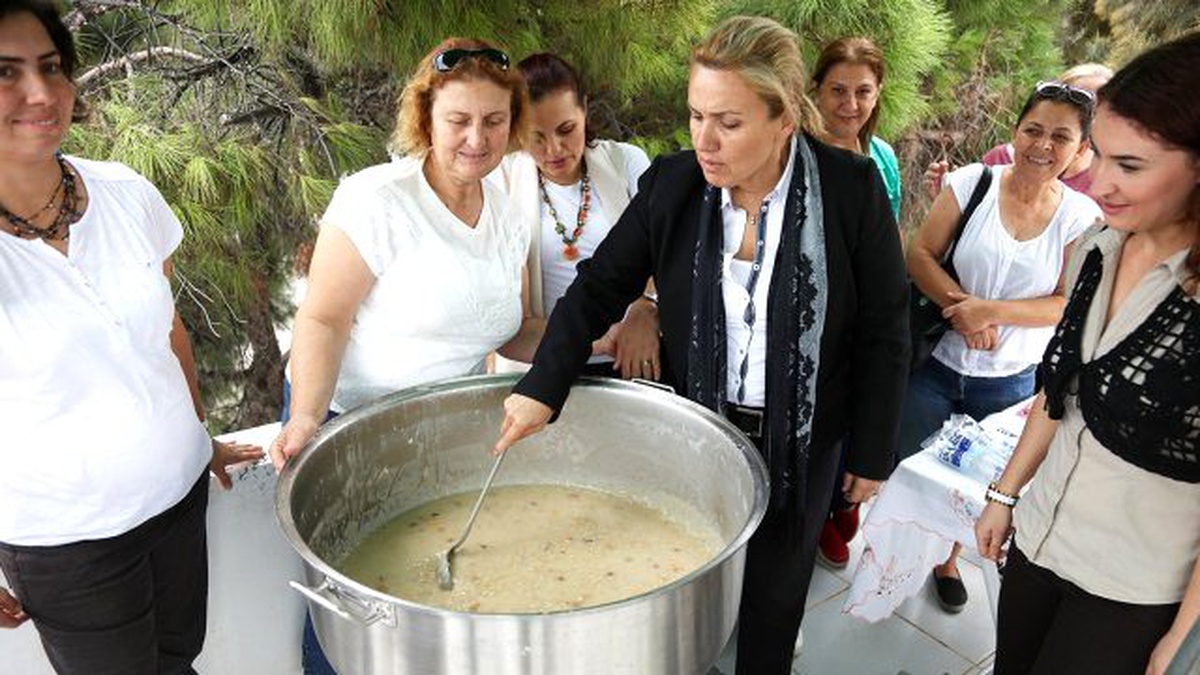 Urlalı Kadınlar Ata Tohumlarıyla Aşure Yaptı