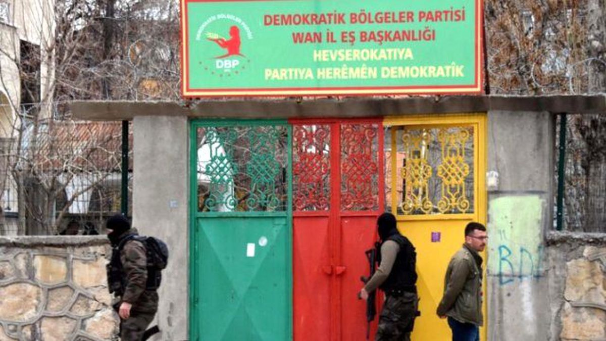 Van ve Hakkari\'de HDP ile DBP\'ye Operasyon: 47 Gözaltı