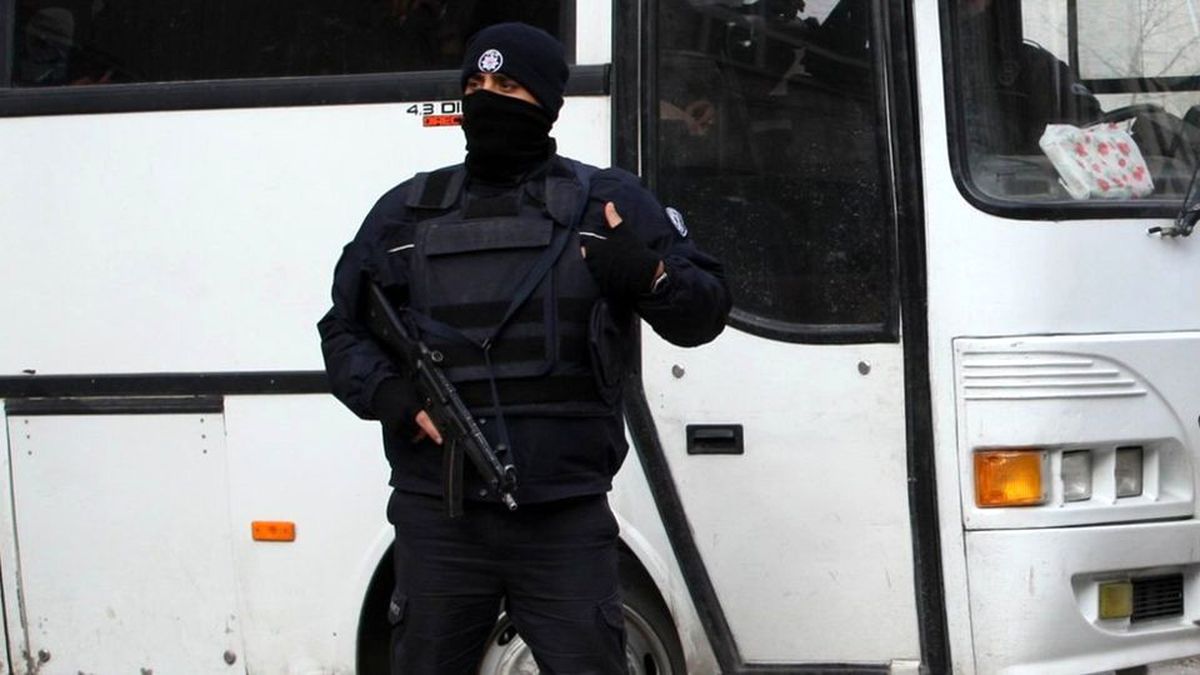 Van ve Hakkari\'de Hdp ve Dbp\'ye Operasyon