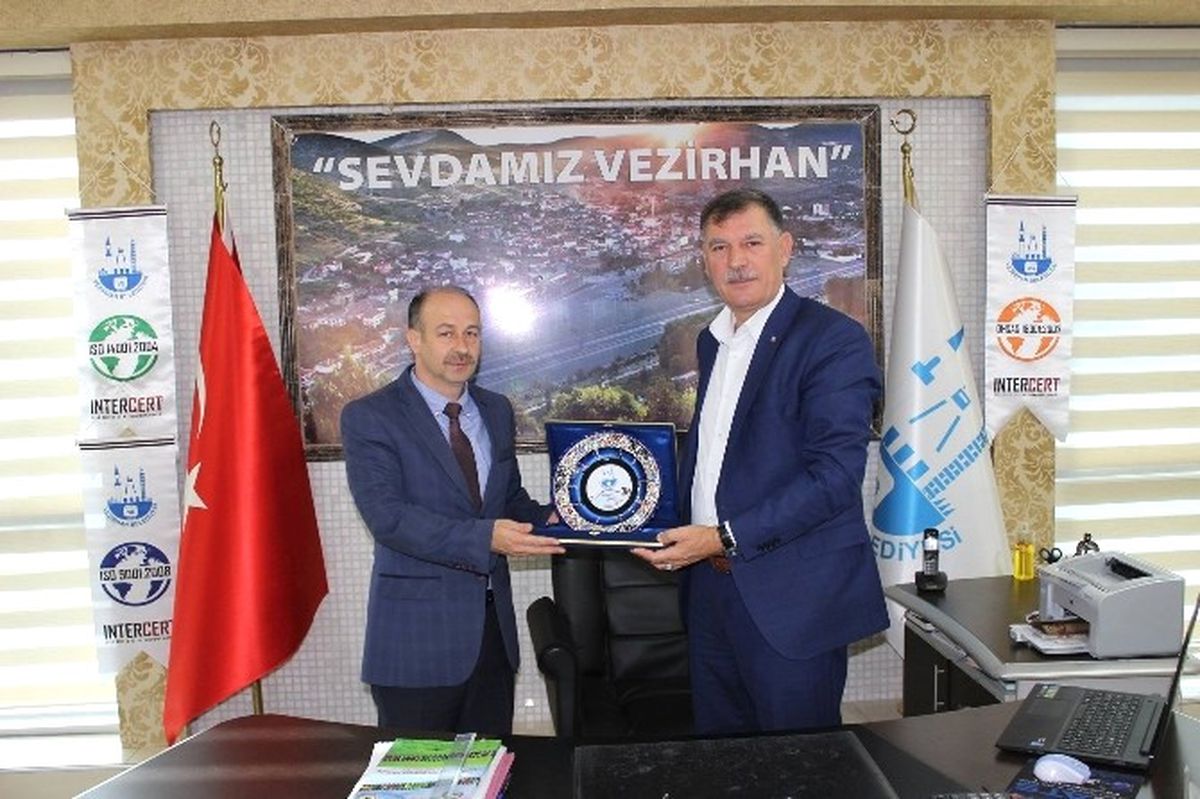 Vezirhan İlköğretim Okul Müdürü Şahan\'dan, Başkan Duymuş\'a Veda Ziyareti