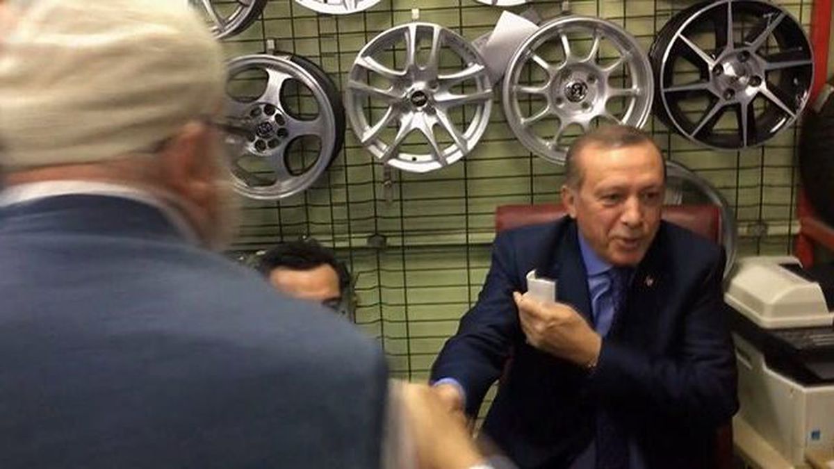 Erdoğan'la Vatandaş Arasında Güldüren Diyalog: Dur Kolumu Koparacaksın!