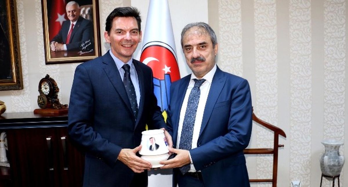 Avustralya Büyükelçisi\'nden Başkan Dinç\'e Ziyaret