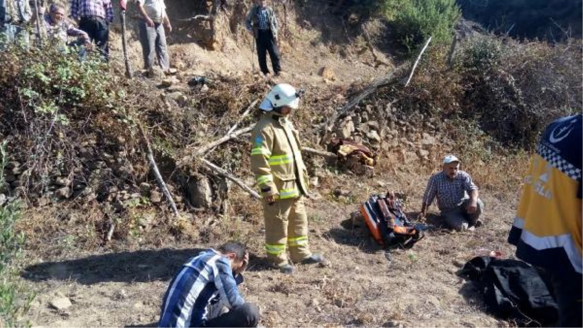 Devrilen Traktörün Altında Kalıp Öldü