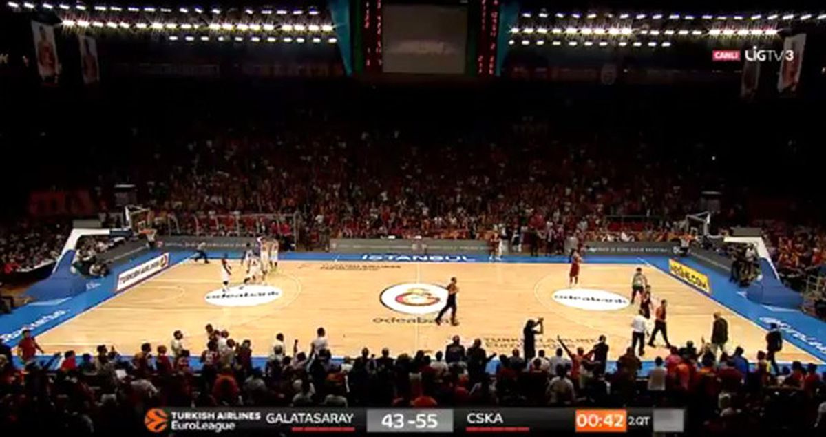 Galatasaray-CSKA Moskova Maçında Hakemler Salonu Terk Etti