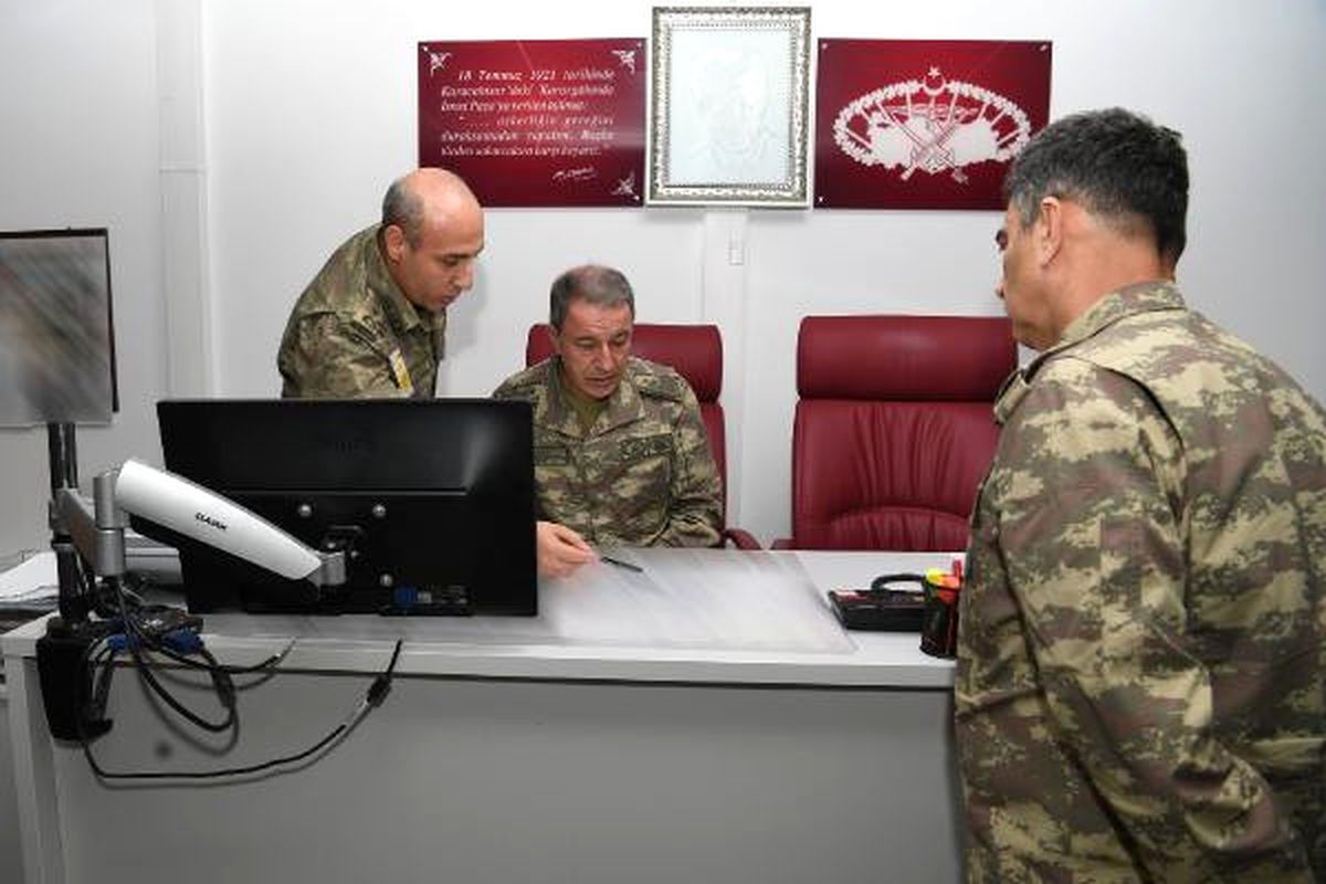 Hulusi Akar, ÖKHÜ-2 Üs Bölgesinde İnceleme Yaptı